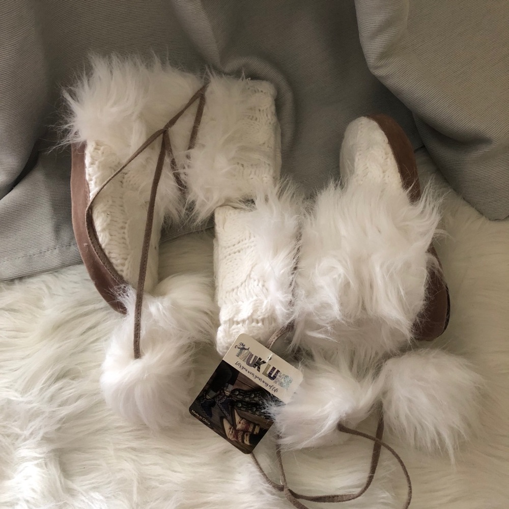 Mike Luk fuzzy ball slipper booties